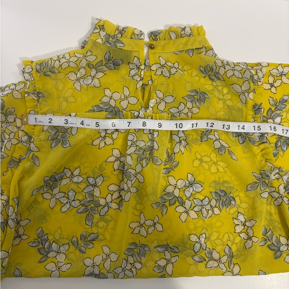 Who What Wear Yellow Floral Blouse. Never Worn. Dainty, Ditsy Floral - Picture 4 of 7